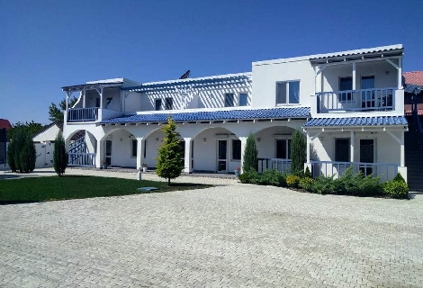 Во дворе Irini